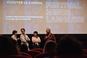 John Smith, invité d'honneur de l'édition 2023, et l'équipe du festival.